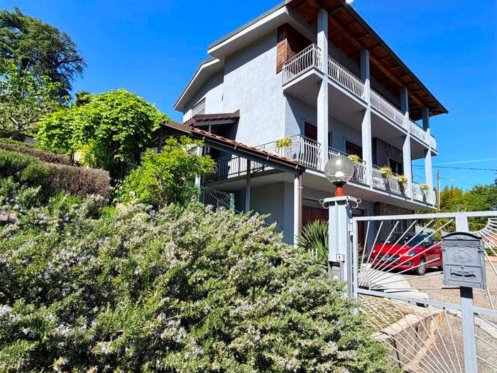 Casa con 6 locali in vendita in Strada Montenero, Centro, Bra