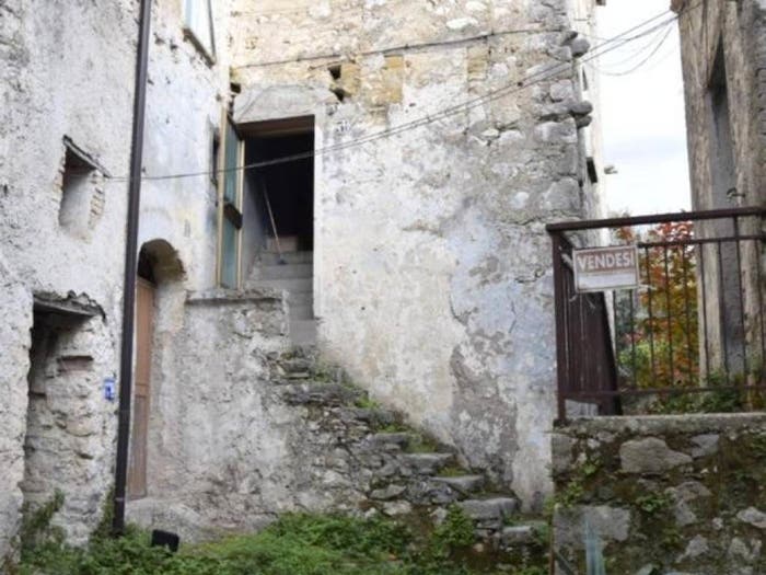 Appartamento con 5 locali in vendita in Via Tito Livio, Selvacava, Ausonia