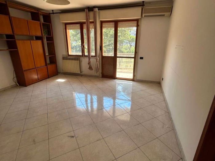 Appartamento trilocale in vendita in Via Gaspare Pacchiarotti, Serpentara, Roma