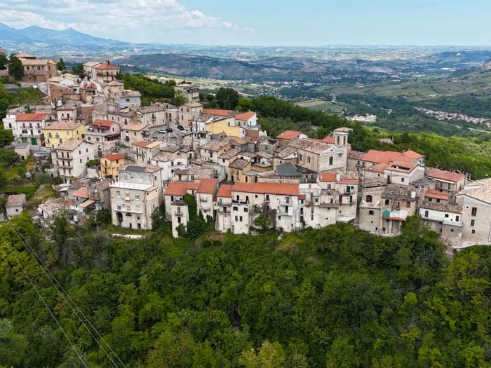 Casa con 6 locali in vendita in Via Municipio, Abbateggio