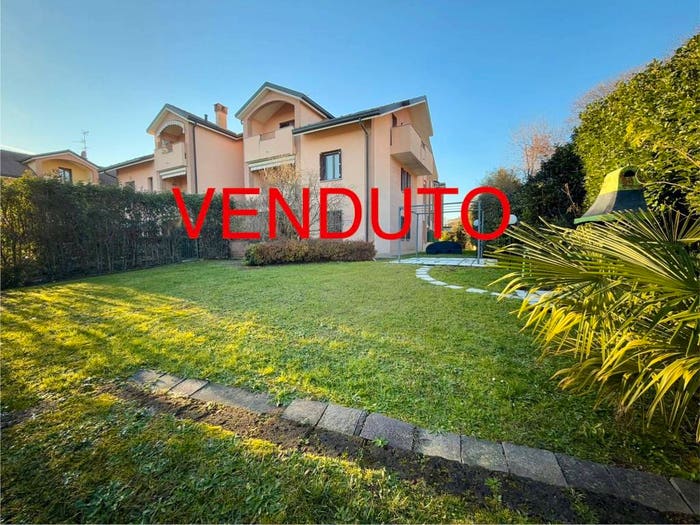 Appartamento trilocale in vendita in Via Silvio Pellico, Centro, Bernareggio