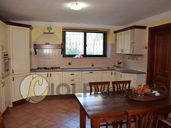 Casa con 6 locali in vendita in Foresta Mazzarella, Cervaro