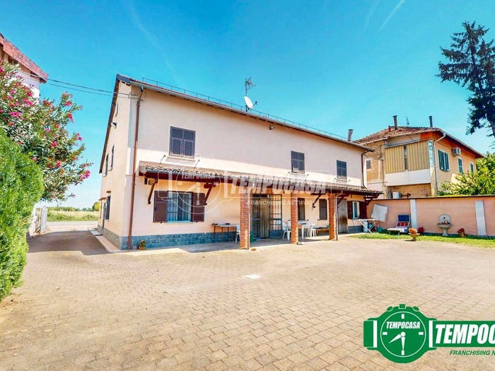 Casa con 6 locali in vendita in Strada di Cassano, Novi Ligure