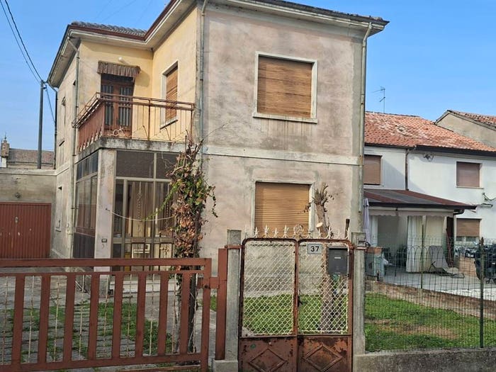 Casa quadrilocale in vendita in Via Magarino, Centro, Polesella