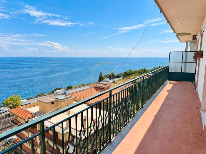 Appartamento con 6 locali in vendita in Via Vito D'Anna, San Cosmo Corso Italia Piazza Dante, Acireale