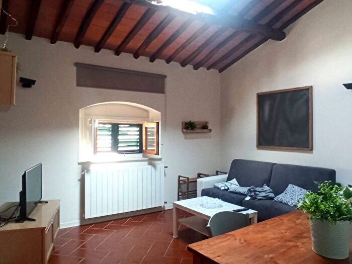 Appartamento trilocale in vendita in Piazza Giuseppe Giusti, Centro, Monsummano Terme
