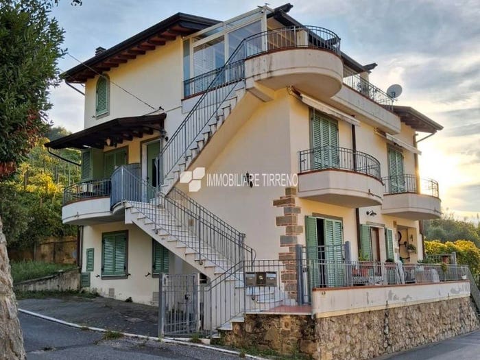 Appartamento quadrilocale in vendita in Via del Pozzo, Romagnano, Massa