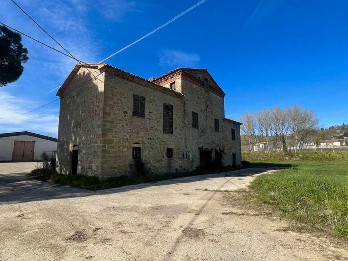 Casa con 6 locali in vendita in Città di Castello