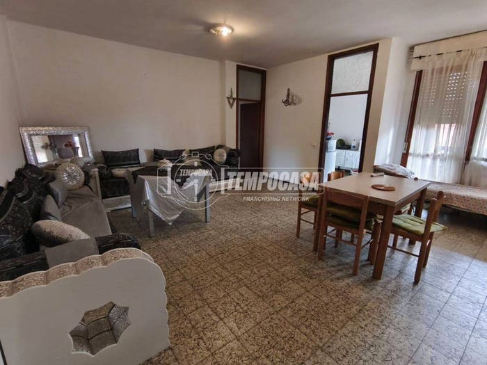 Appartamento trilocale in vendita in Via Piemonte, Cento Paese, Cento