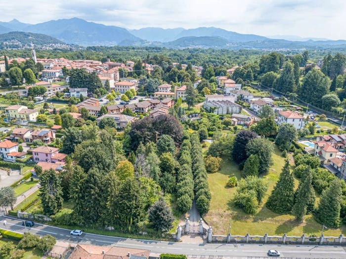 Casa con 6 locali in vendita in Via Pozzi, Albiolo