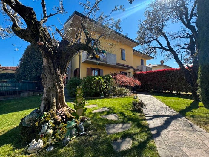 Casa quadrilocale in vendita in Via Alessandro Manzoni, Centro, Dalmine