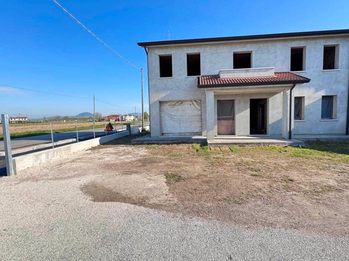 Casa con 6 locali in vendita in Sant'Elena