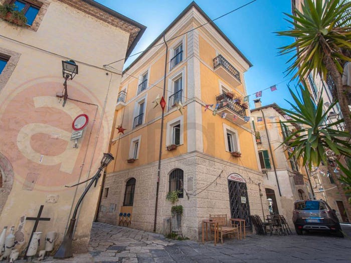 Casa quadrilocale in vendita in Via Angelo Marsella, Centro, Isola del Liri