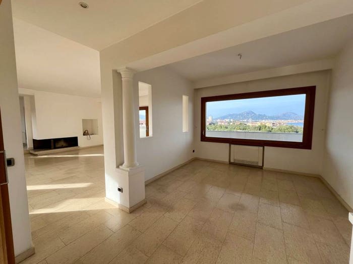Casa con 6 locali in vendita in VIA ROMA, Sacra Famiglia Bandinu, Olbia