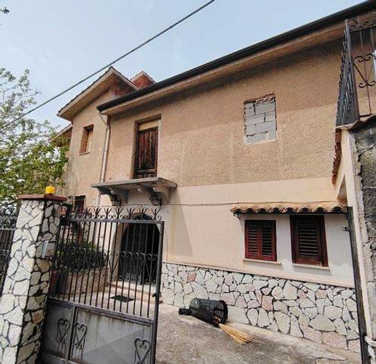 Appartamento con 5 locali in vendita in Contrada Calcerame, Montelepre