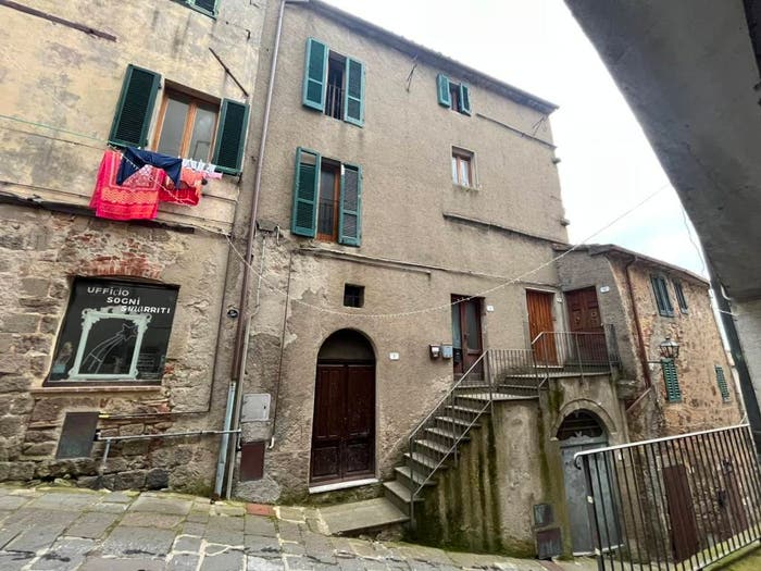 Appartamento trilocale in vendita in Via San Leonardo, Centro, Arcidosso
