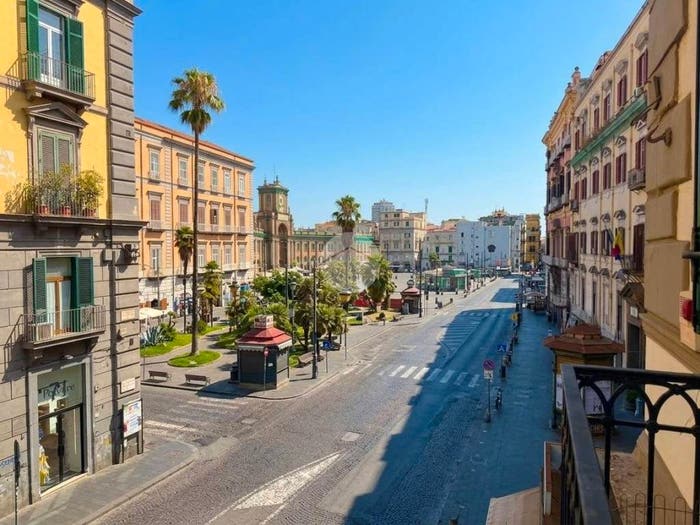 Appartamento trilocale in vendita in Via Avvocata, Monte Santo, Napoli