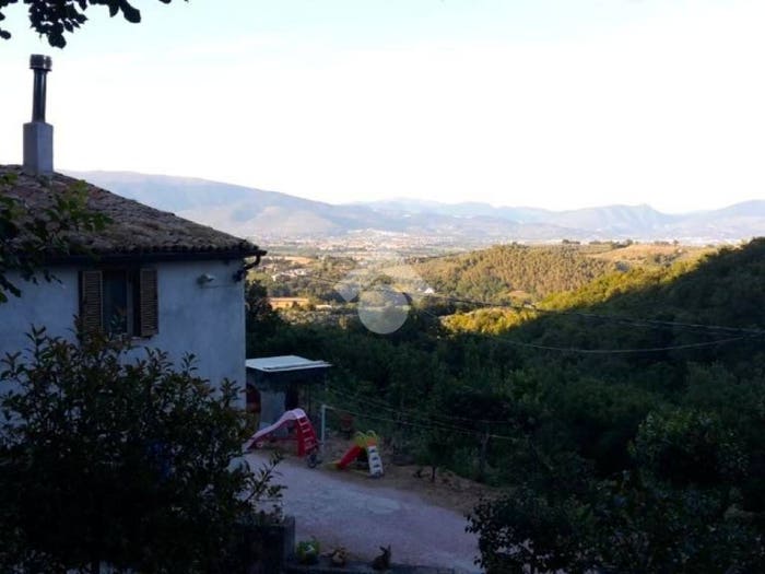 Casa quadrilocale in vendita in Via Poggiolo Monte, Bevagna