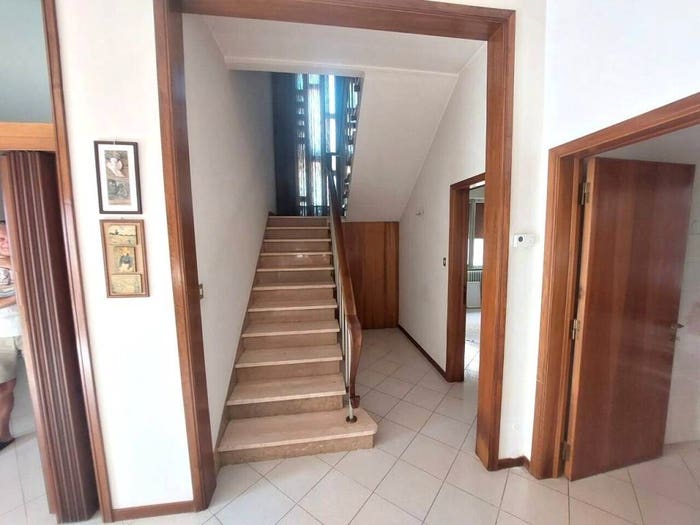 Casa con 6 locali in vendita in Piazza Bellucci, Centro, Agliana