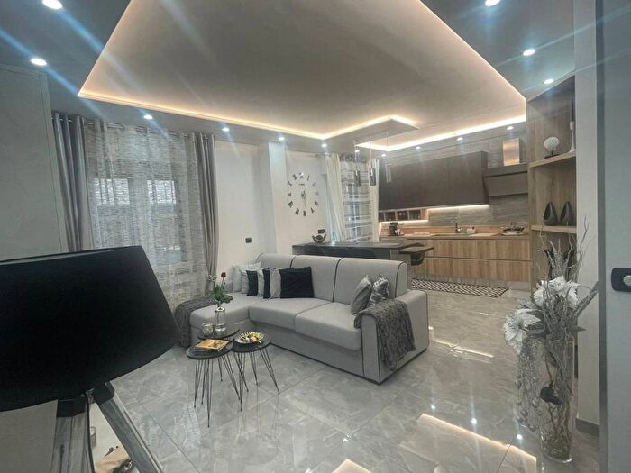Appartamento quadrilocale in vendita in Via Martiri della Libertà, Centro Storico, Sanremo