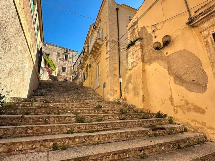 Appartamento trilocale in vendita in Ronco Camelia, Centro, Noto