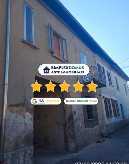 Appartamento quadrilocale in vendita in Via Montello, Venegono Inferiore