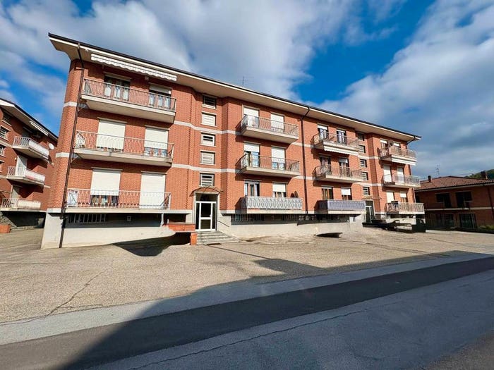 Appartamento quadrilocale in vendita in Via Divisione Cuneense, Centro, Corneliano d'Alba