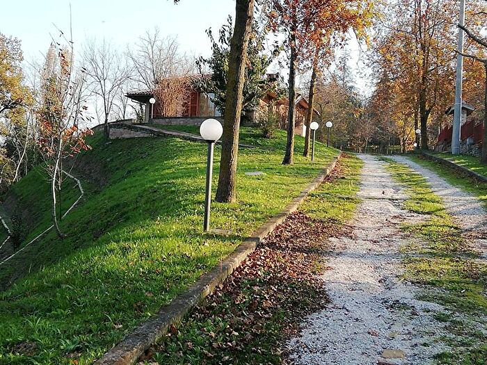 Casa con 6 locali in vendita in Urbino