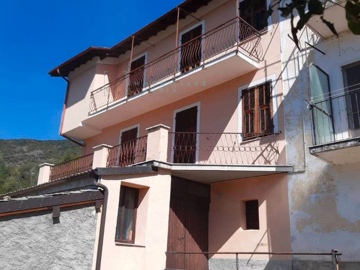 Casa con 6 locali in vendita in Via Pautano, Pornassio