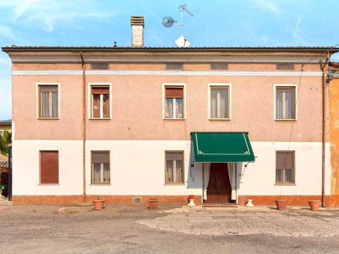Casa con 5 locali in vendita in Vicolo Madonna, Centro, Viadana