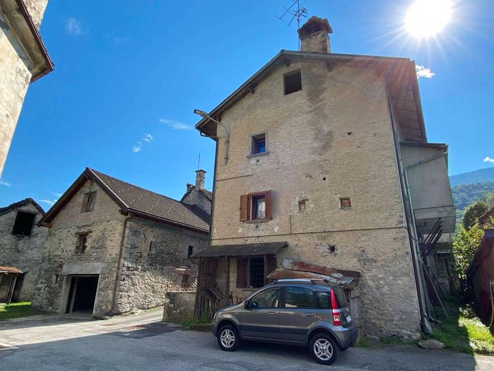 Casa trilocale in vendita in Frazione Braccio Dentro, Crodo