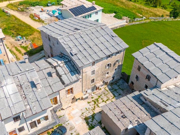 Casa con 6 locali in vendita in Via Vaona, Sant'Anna d'Alfaedo