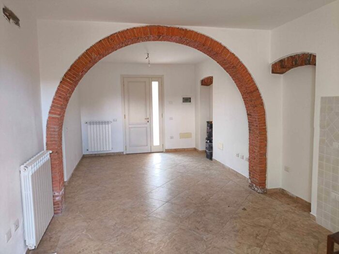 Appartamento trilocale in vendita in Piazza Giuseppe Giusti, Centro, Monsummano Terme