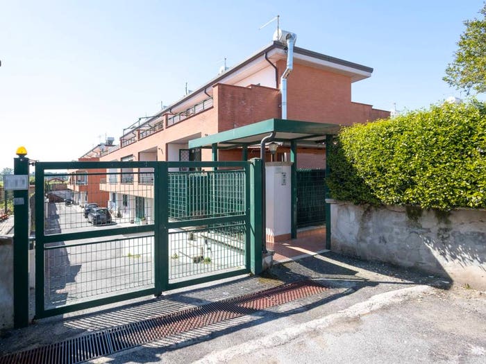 Casa quadrilocale in vendita in Via Roccalumera, Borghesiana, Roma