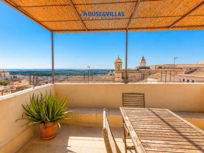 Appartamento con 5 locali in vendita in Via Camillo Benso Conte di Cavour, Centro, Noto