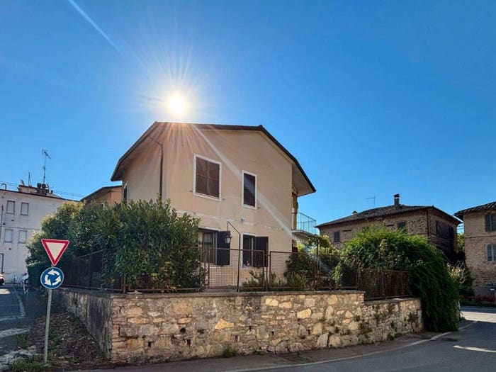 Appartamento quadrilocale in vendita in Viale della Libertà, Tavernelle, Panicale