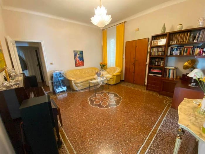 Appartamento con 6 locali in vendita in Via Giuseppe Piantelli, Marassi, Genova