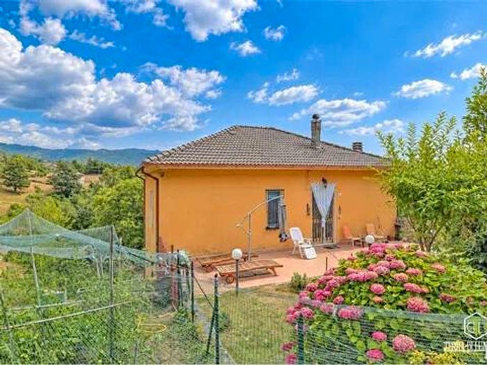 Appartamento con 6 locali in vendita in Via Bergugliara, Zeri