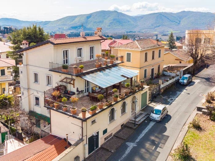 Appartamento con 5 locali in vendita in Via Vecchia Fiuggi, Fiuggi