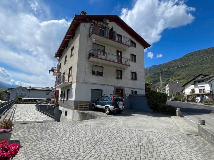 Appartamento con 6 locali in vendita in Via Gera, Centro, Chiuro