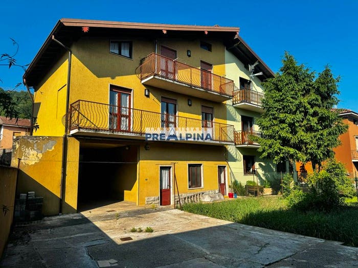 Casa con 6 locali in vendita in Via Guglielmo Marconi, Casnigo