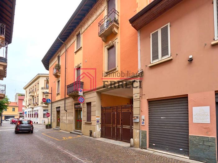 Appartamento trilocale in vendita in Via Novembre, Centro, Arcore