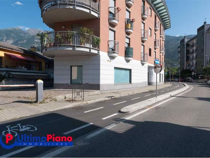 Appartamento trilocale in vendita in Via kaolack, Centro, Aosta