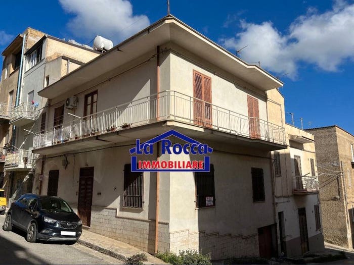 Casa con 6 locali in vendita in Via Soldato Ignazio Barbuscia, Semicentro, Alcamo
