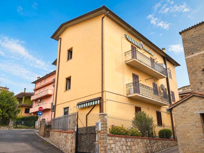 Appartamento quadrilocale in vendita in Via Fosse Ardeatine, Norma