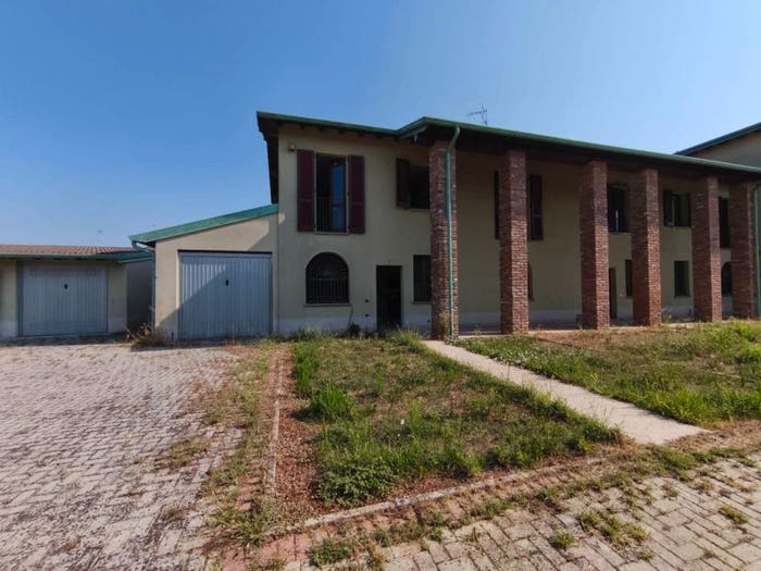 Casa quadrilocale in vendita in Via Trieste, Casalbuttano, Casalbuttano ed Uniti