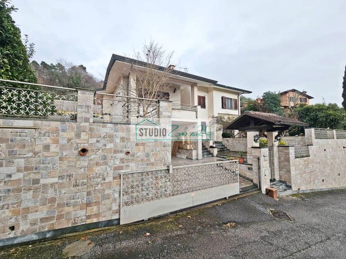 Casa con 6 locali in vendita in Via Bella Vista, Piano di Mommio, Massarosa