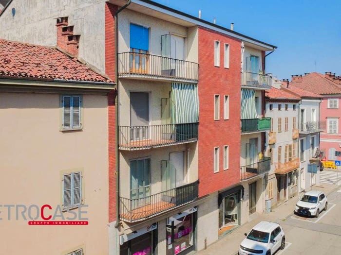 Appartamento trilocale in vendita in Via Amaretti, Centro, Poirino