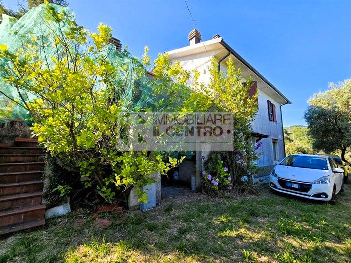 Casa con 5 locali in vendita in Fosdinovo