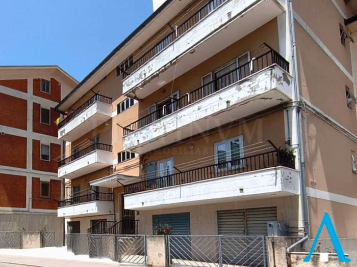 Appartamento quadrilocale in vendita in Via Renato Guttuso, Rignano Garganico